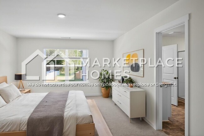 Building Photo - 3220 Highline Dr