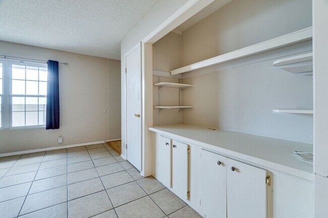 Building Photo - K2017 - Pointe #48