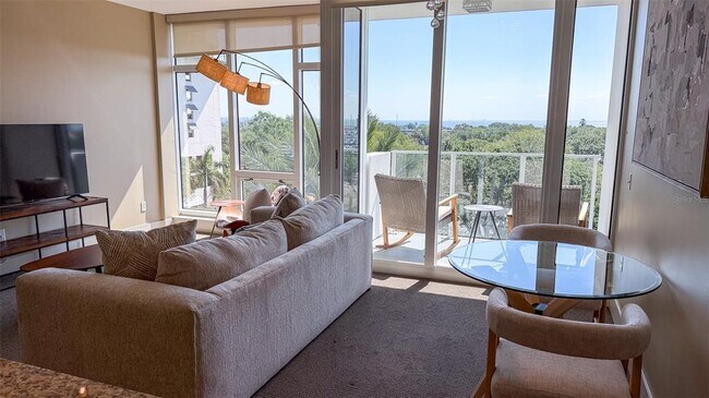 Building Photo - 175 1st St S