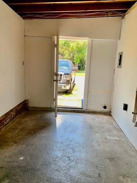 Storage with washer and dryer hookups - 768 Acosta St