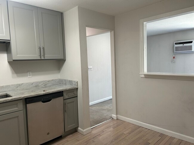 Building Photo - 380A Great Rd