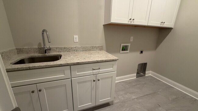 Building Photo - 441 Adalynn Cir