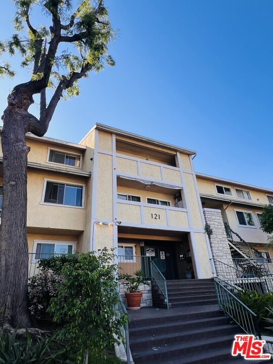 Building Photo - 121 Sinclair Ave