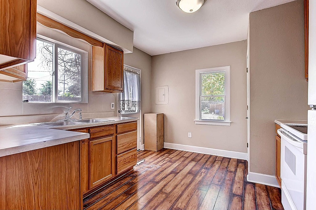 Kitchen - 645 Lowell Blvd