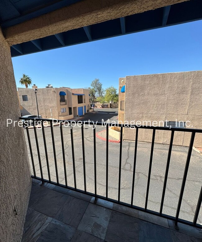 Building Photo - 3/2.5 Beautiful 2 Story Townhome!