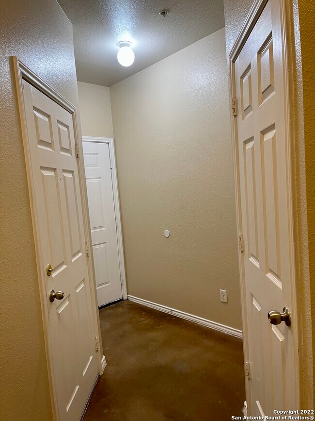 Building Photo - 10714 Mathom Landing