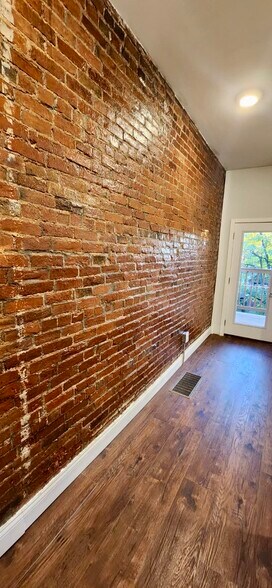 Building Photo - 39 E Clifton Ave
