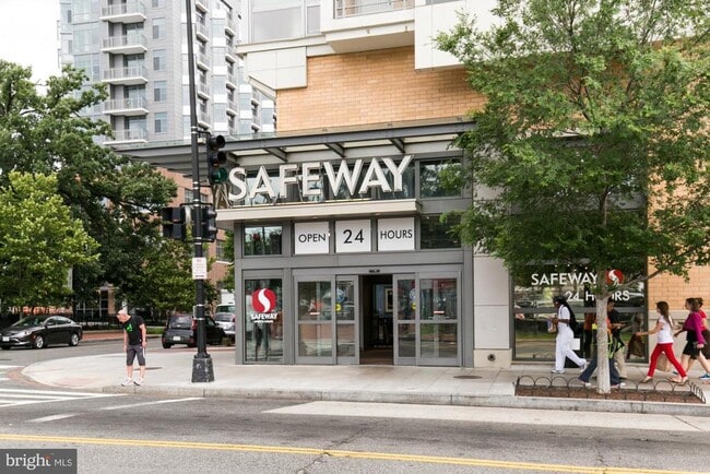 Building Photo - 555 Massachusetts Ave NW