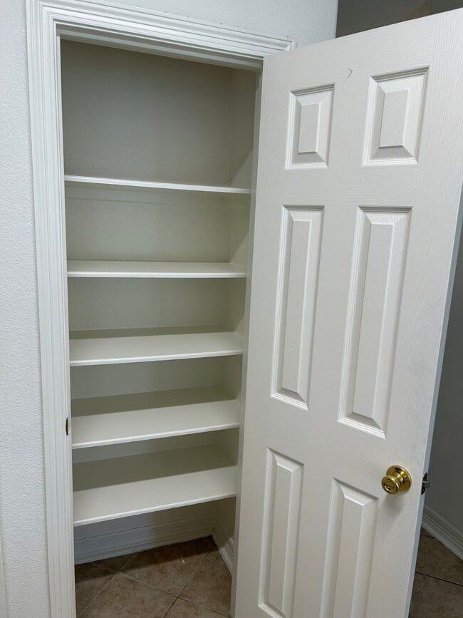 Building Photo - 1419 Miller Ave