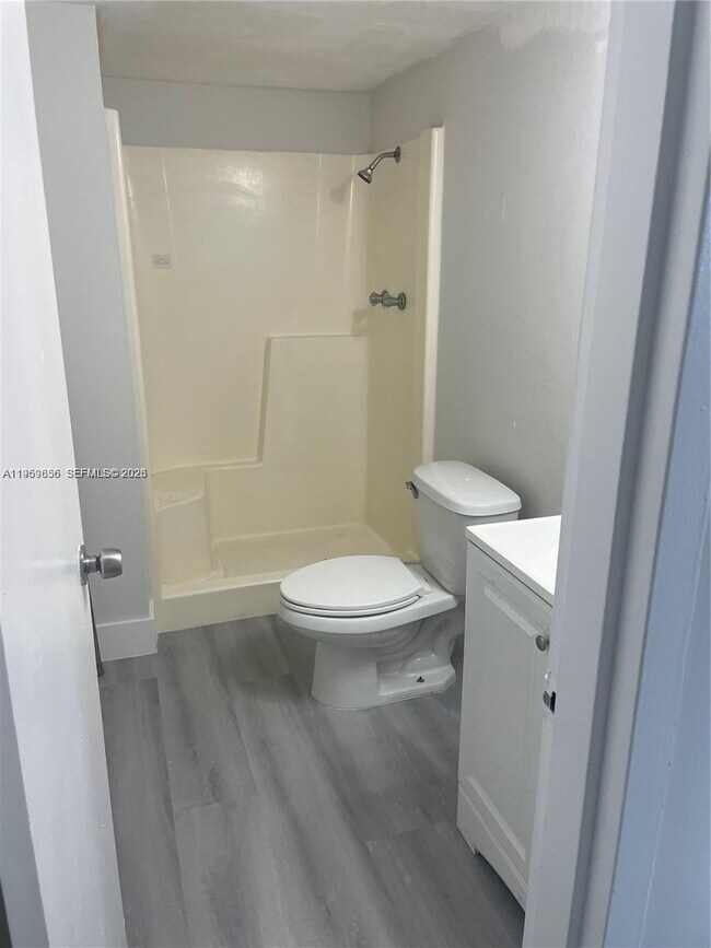 Building Photo - 2075 NE 164th St