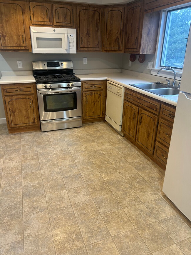 Building Photo - 335 S Lincoln Ave