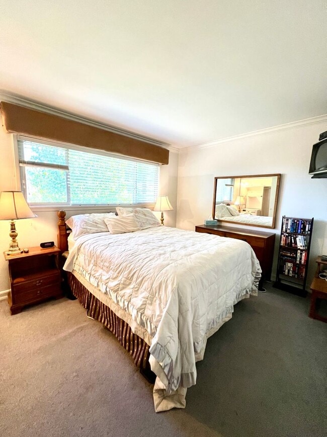 Building Photo - Fully Furnished 1-Bedroom Loft – Sierra Ma...