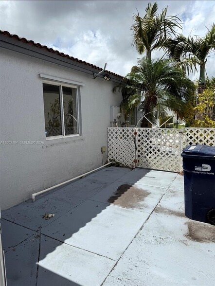 Building Photo - 17501 SW 142nd Ct