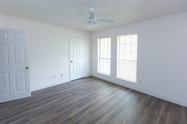 Building Photo - 4910 Ledgestone Dr
