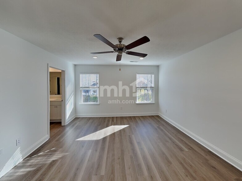 Building Photo - 1034 Heritage Blvd