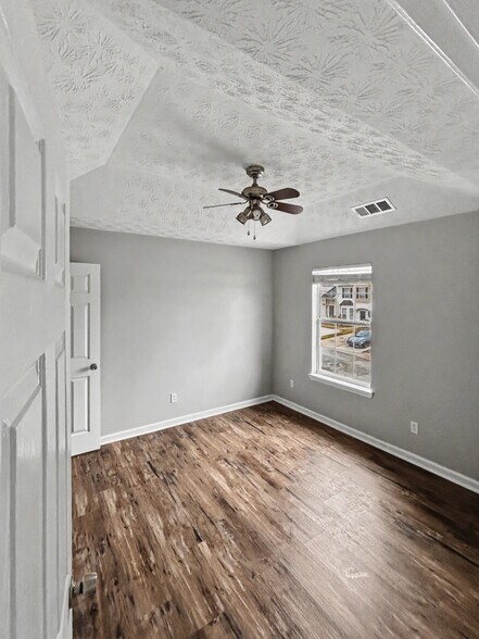 Building Photo - 21 Timber Ridge Dr