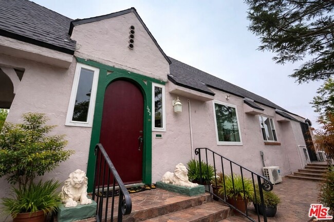 Building Photo - 522 Westminster Ave