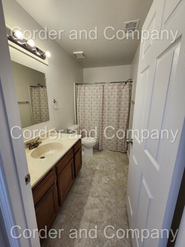 Building Photo - COMING SOON Nice 3 Bedroom, 1 3/4 Bathroom, 2 Car Garage and 1,452 Sq Ft. Home in Western Hills, ...