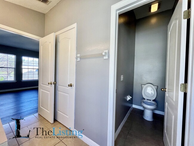 Building Photo - 7125 Red Lantern Dr