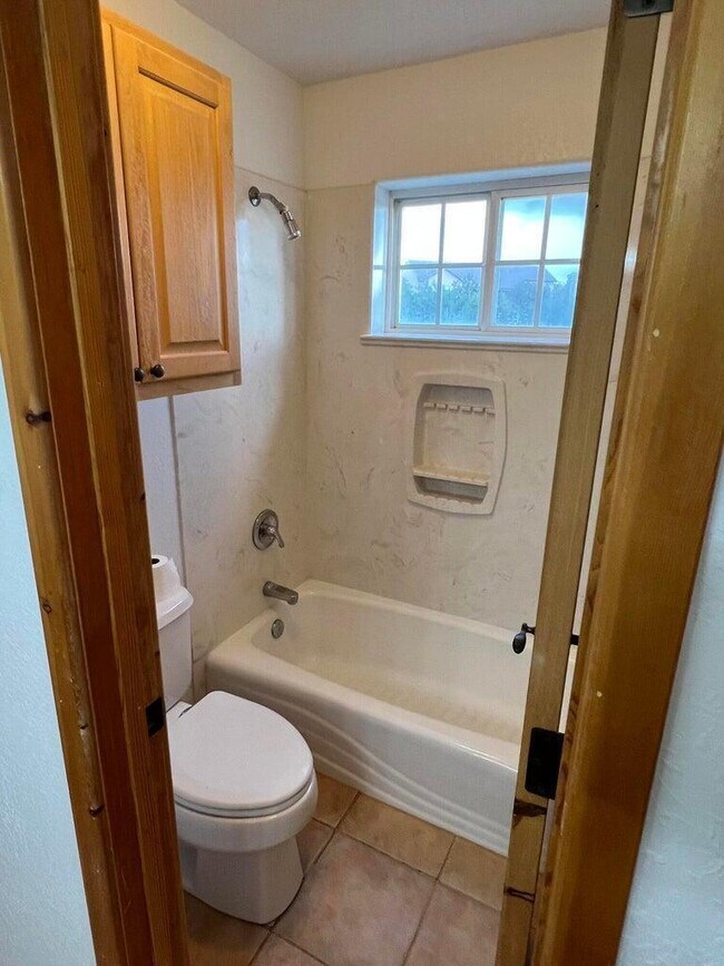 Building Photo - 16 Vista Encantada Dr