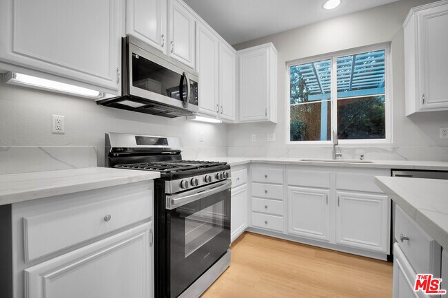 Building Photo - 24130 Tango Dr