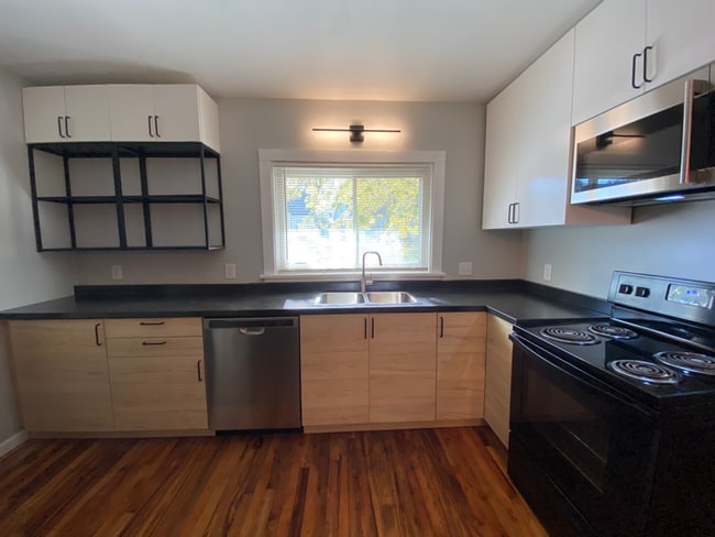 Building Photo - 3020 Forest Dr