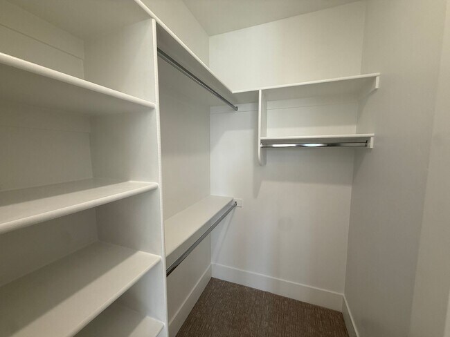 Building Photo - Gorgeous 5 bed 3.5 bath in Desert Canyons