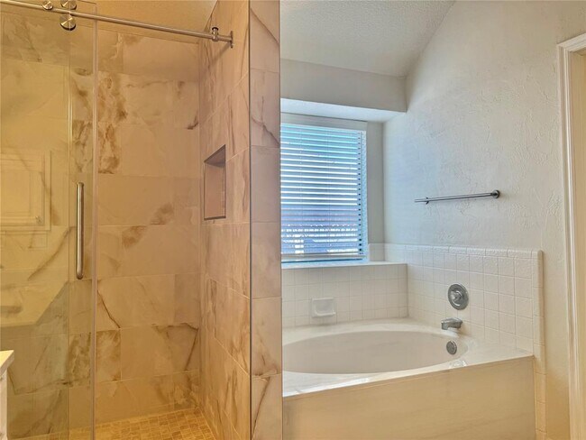 Building Photo - 1913 Lois Lynn Ln