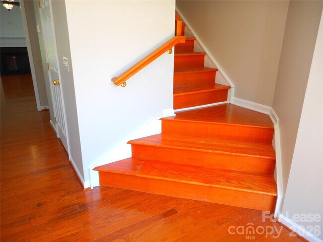 Building Photo - 1018 Fountainbrook Dr