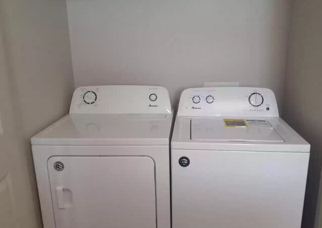 Laundry - 310 Ella Ln