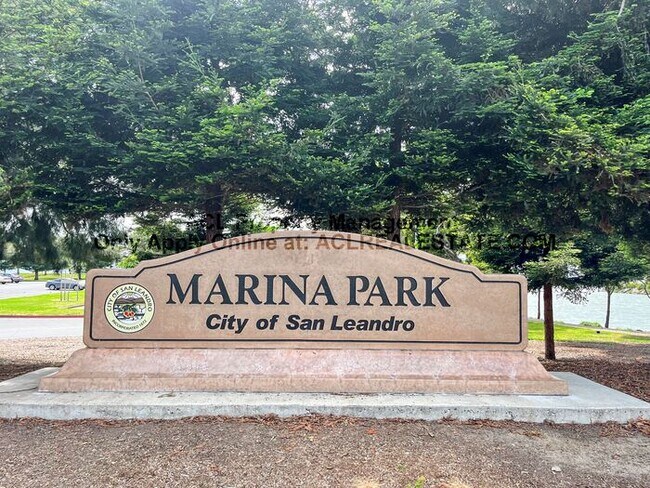 Building Photo - 3 Bed / 2.5 Bath | 1,362 Sq Ft | Prime Downtown San Leandro Location | Walkable + Parking