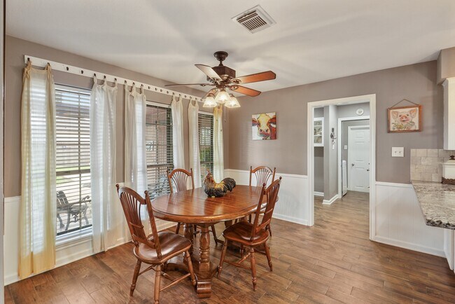 Building Photo - 5003 Mockingbird Ln