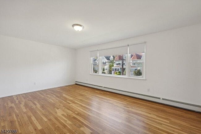 Building Photo - 33 N Willow St