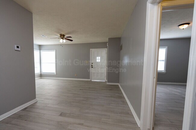 Building Photo - 4722 E Elm St