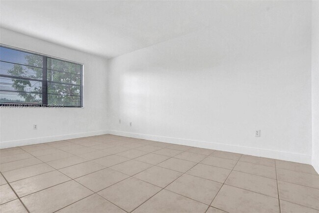 Building Photo - 9301 SW 92nd Ave