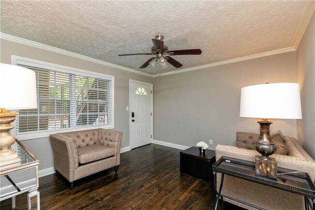 Building Photo - 21 Delmont Dr NE