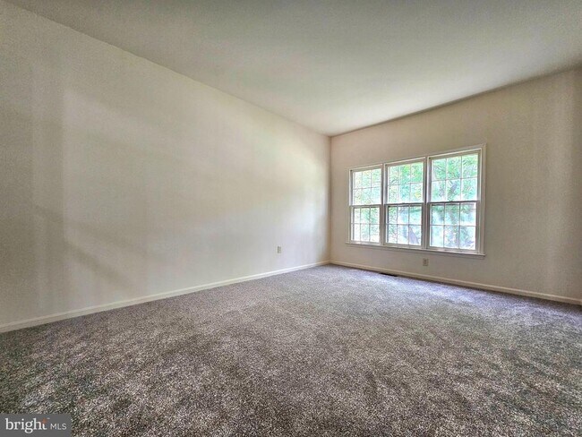 Building Photo - 4719 Gainsborough Dr