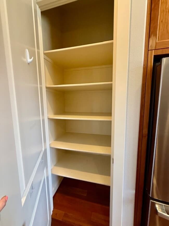 Building Photo - Stunning 4-Bedroom Aspen Rim Home in Bend!