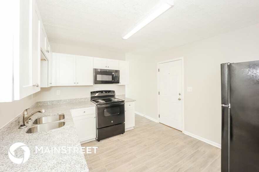 Building Photo - 862 Kennesaw Dr