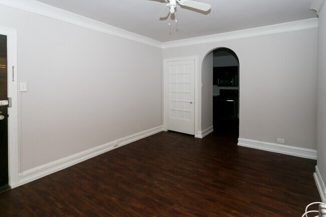 Building Photo - 6748 N Ashland Ave