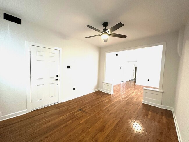 Building Photo - 423 N Lawndale Ave