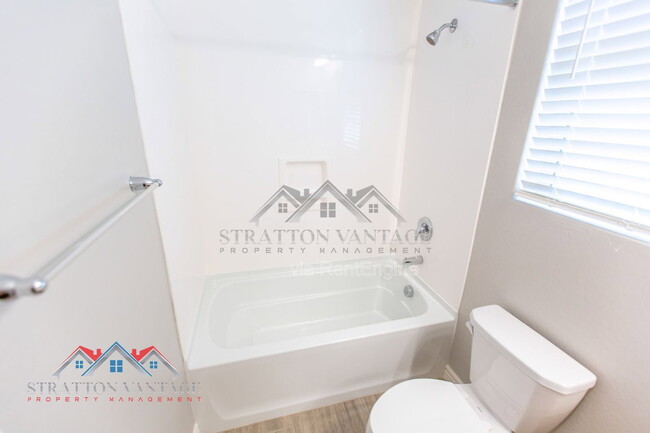 Building Photo - 15243 W Latham St