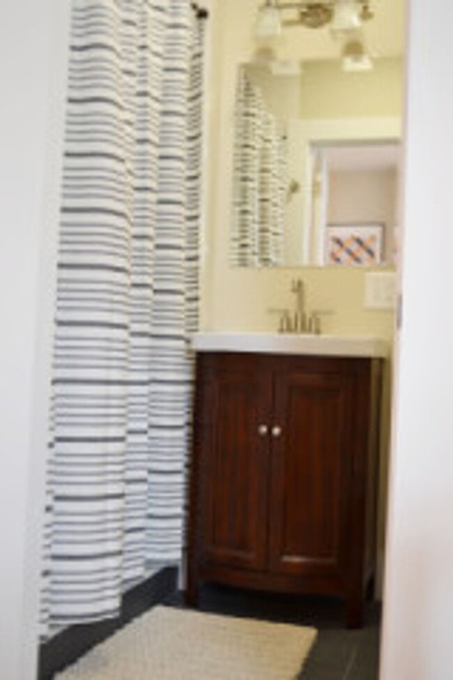 Building Photo - North End - 2 bedroom apartment - 9/1