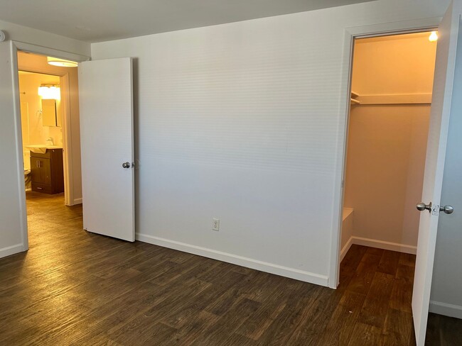 Building Photo - Spacious 2-bedroom 1.5 bath unit available in Westminster