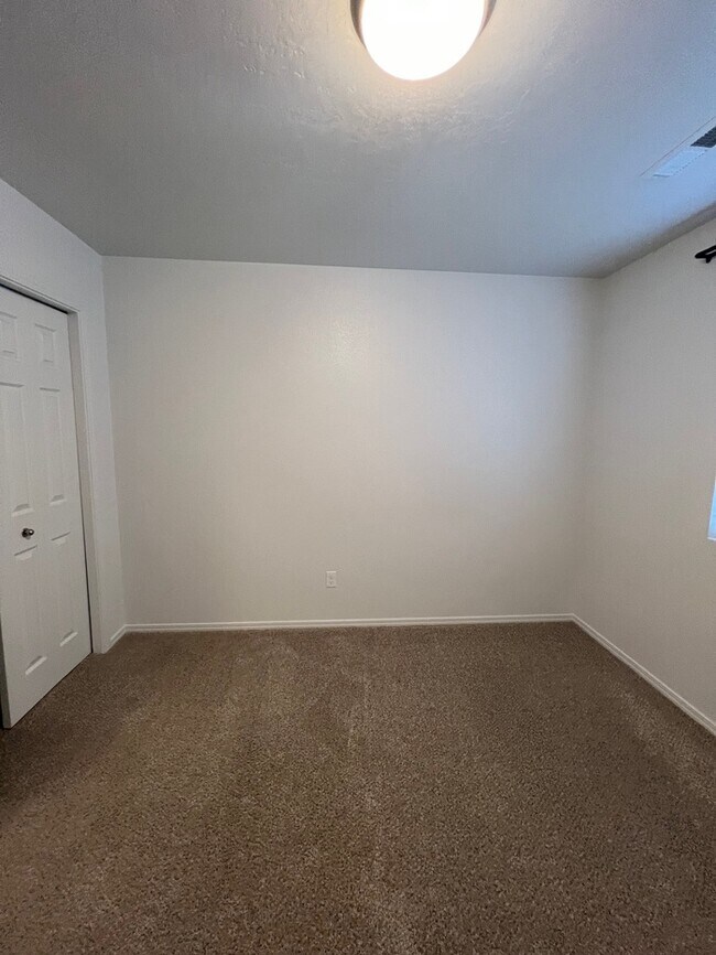 Building Photo - 3 Bed 2 Bath Nampa!