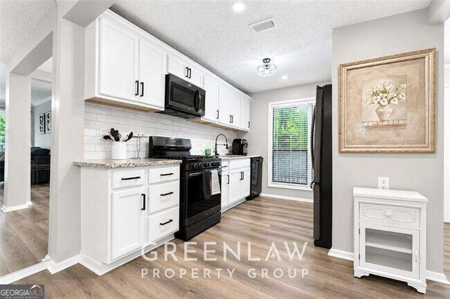 Building Photo - 3885 Cedar Cir
