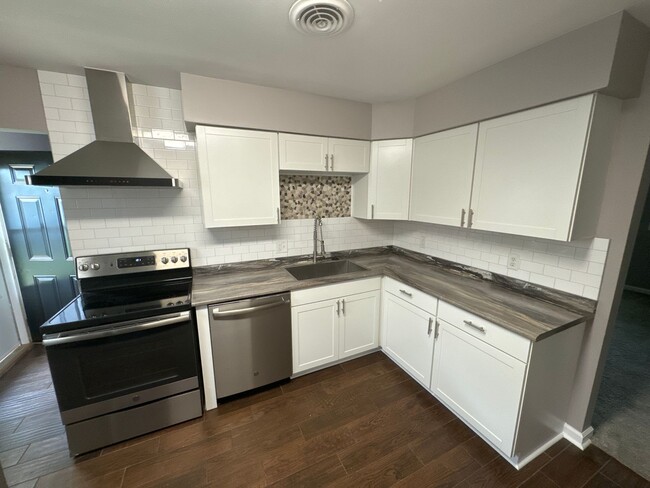 Building Photo - 382 Monaco Dr