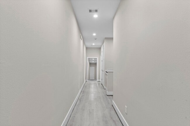 Building Photo - 851 Prosper St