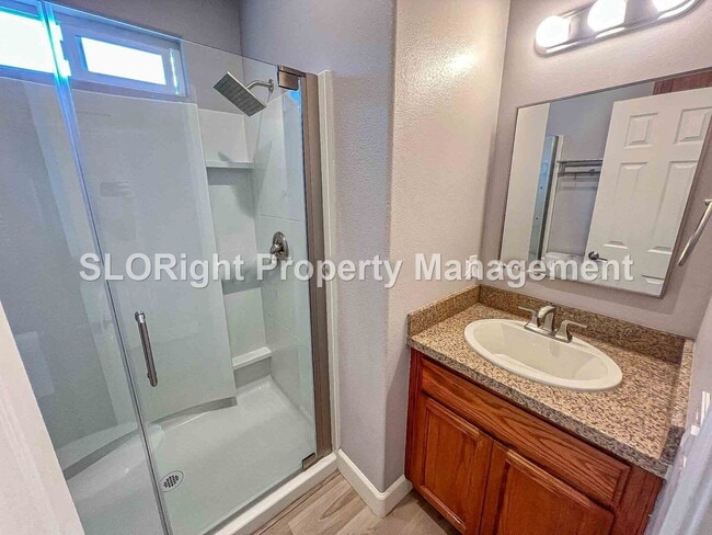 Building Photo - AVAILABLE NOW - Charming Atascadero Home - 2 Bed / 1 Bath