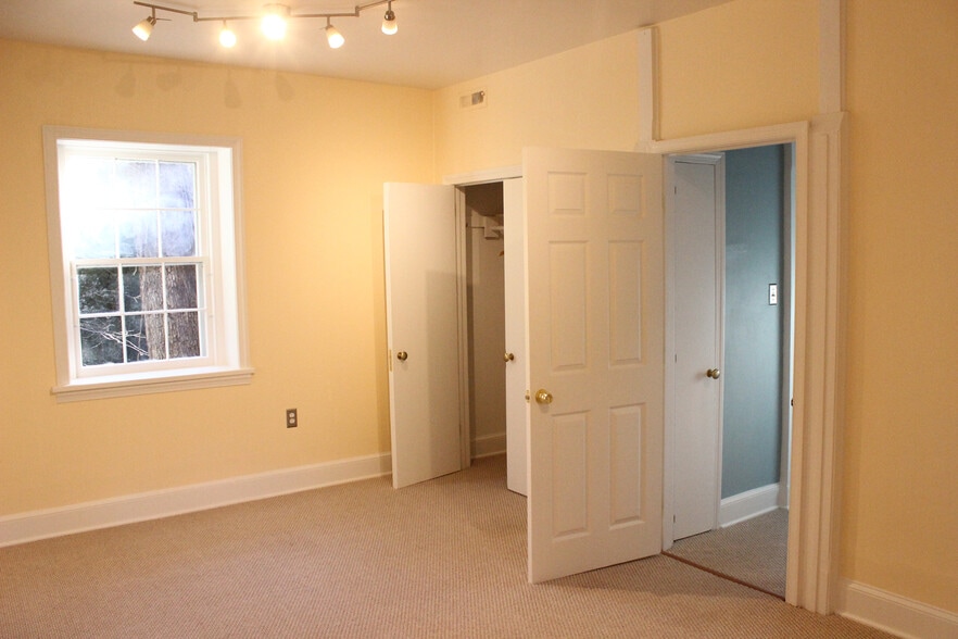 bedroom - 2948 Albemarle St NW